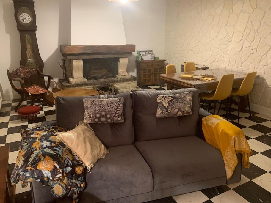 Maison Au Calme Avec Jardin Pres Du Chateau, Foret Et Holiday home *