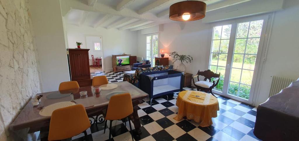 Holiday home Maison Au Calme Avec Jardin Pres Du Chateau, Foret Et